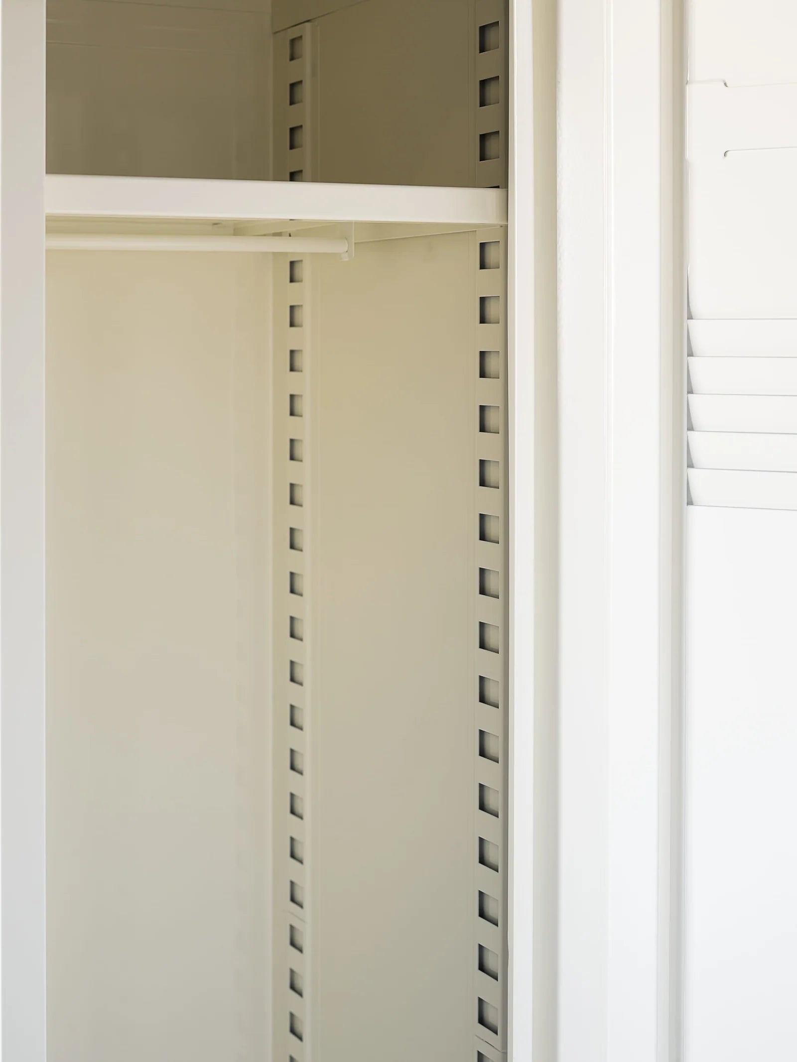 B1 - Penderie vestiaire